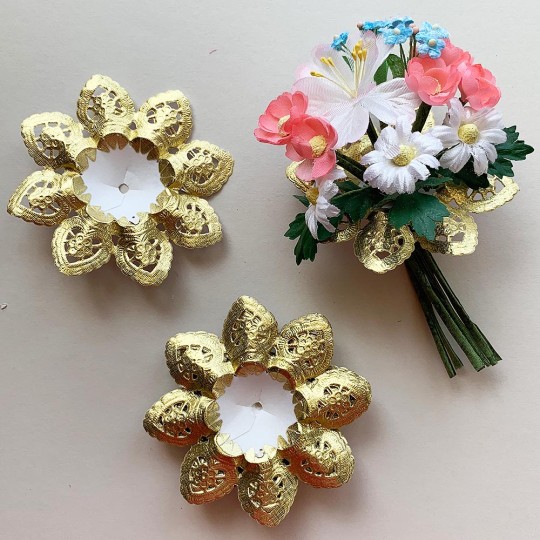 Petite Paper Lace Flower Bouquet Holders in Gold ~ Set of 25 ~ 3-1/8" across